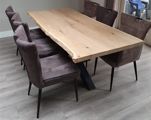 Meubilair stoelen en tafel eikenhout